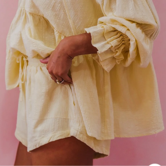 LUNA LANE THE FOX SHORT / LEMON SHORTS - Picture 2 of 6